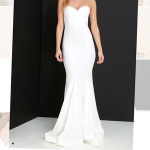 Lulu’s Sorella Ivory Strapless Maxi Dress